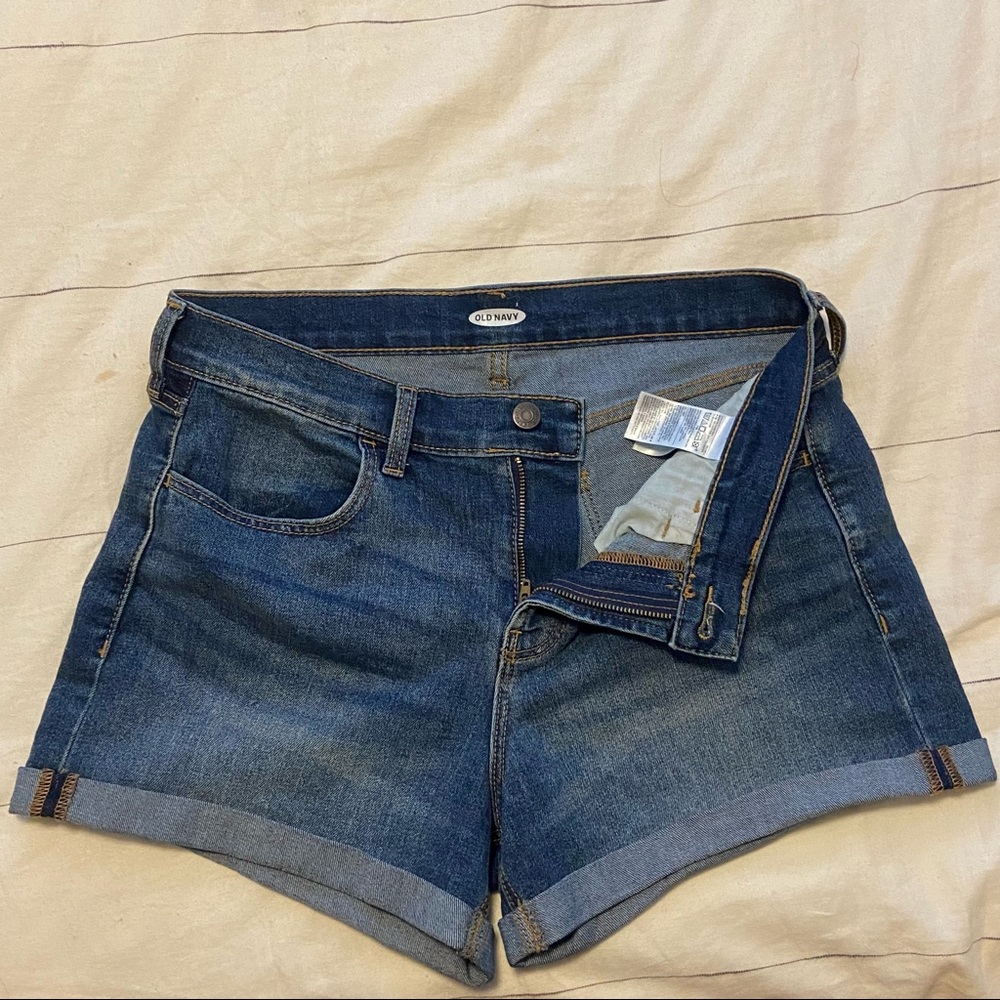 Old navy short 8 omg